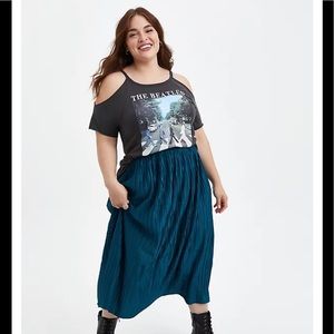 Torrid Beatles Cold Shoulder Top Sz 6 6X NEW